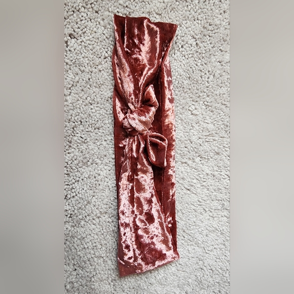 BizzyB Accessories - Dust Rose Velvet Tie Headband